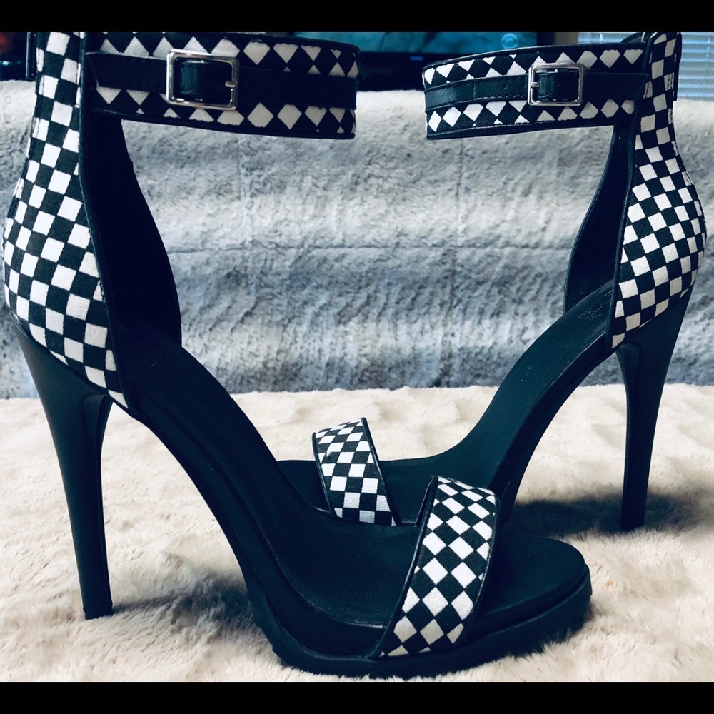 Black/White Checkered Heels-8.5